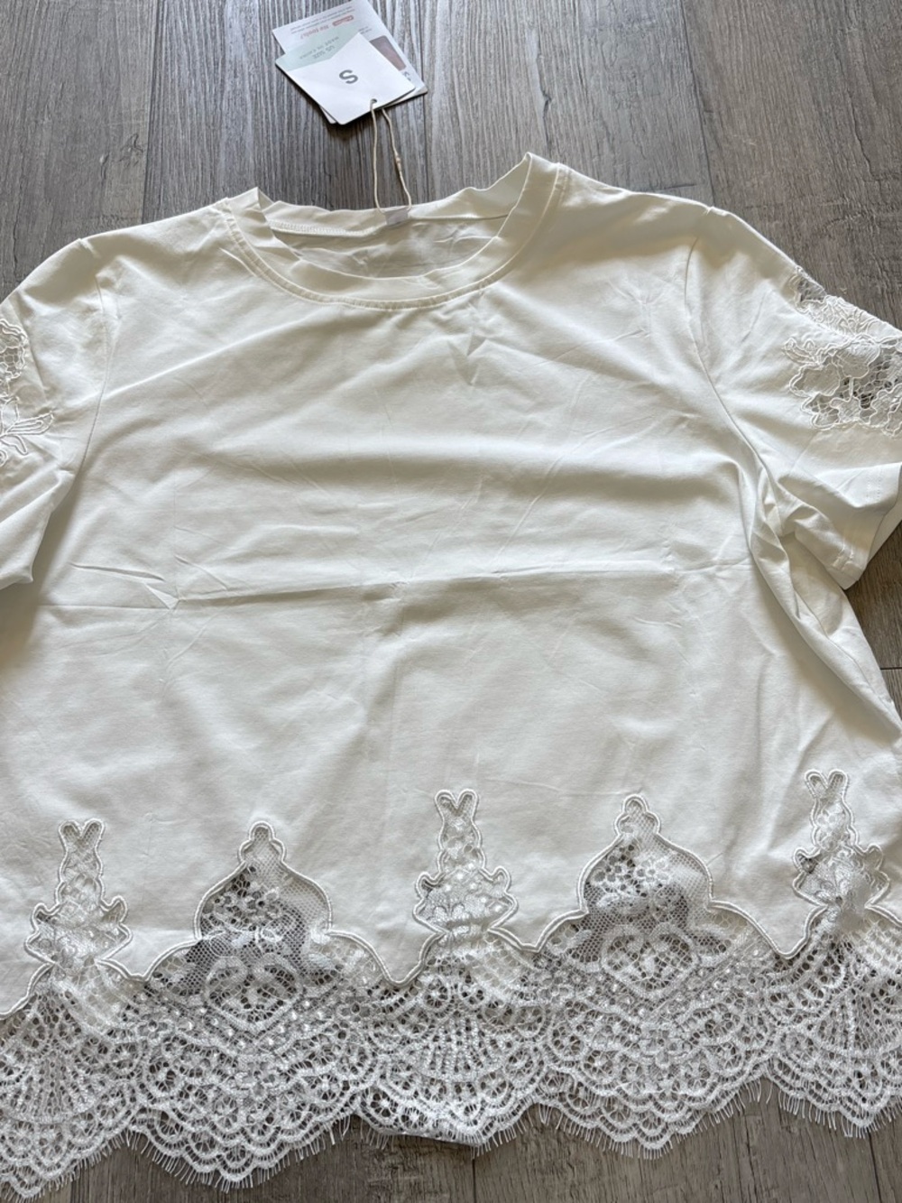 Women's White Lace Hem Short Sleeve Top